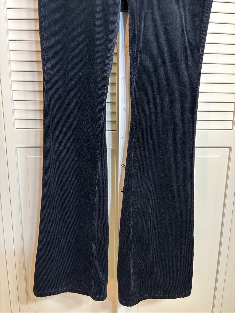 Anthropologie Pilcro Icon Low-Rise Corduroy Chop Pocket Flare Jeans Size 26 - Picture 9 of 16